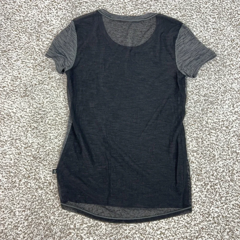Lululemon Shirt Womens Small Gray Short Sleeve Crew Neck Lightweight Yoga Gym‎